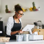 Image of restaurant employee using a clover POS system